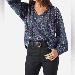 Joie Ogdine Blouse. Size XXS But Fits a Small. NWT. MSRP $239.